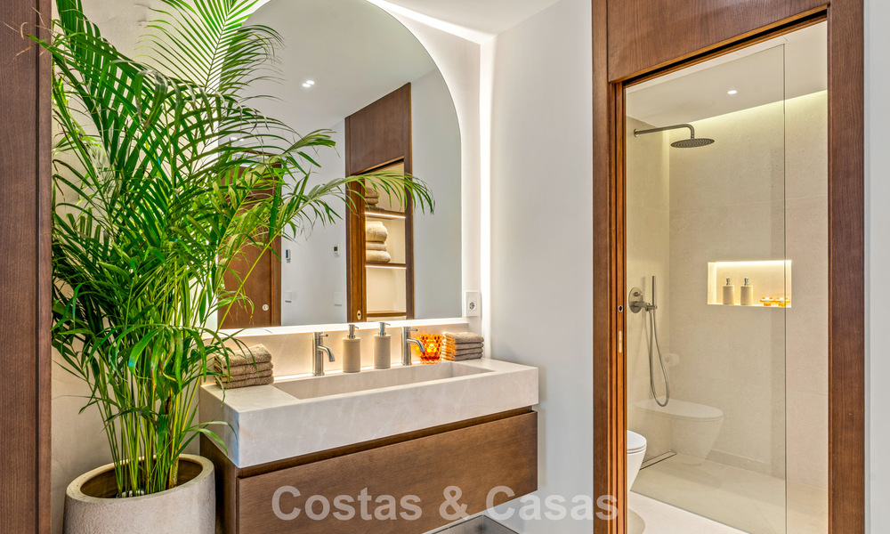 Luxueux appartement rénové avec vue sur la mer à vendre dans une résidence sécurisée sur le Golden Mile de Marbella 802846