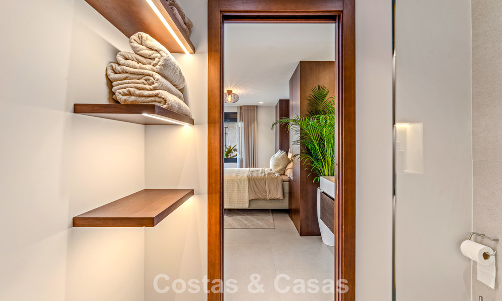 Luxueux appartement rénové avec vue sur la mer à vendre dans une résidence sécurisée sur le Golden Mile de Marbella 802848