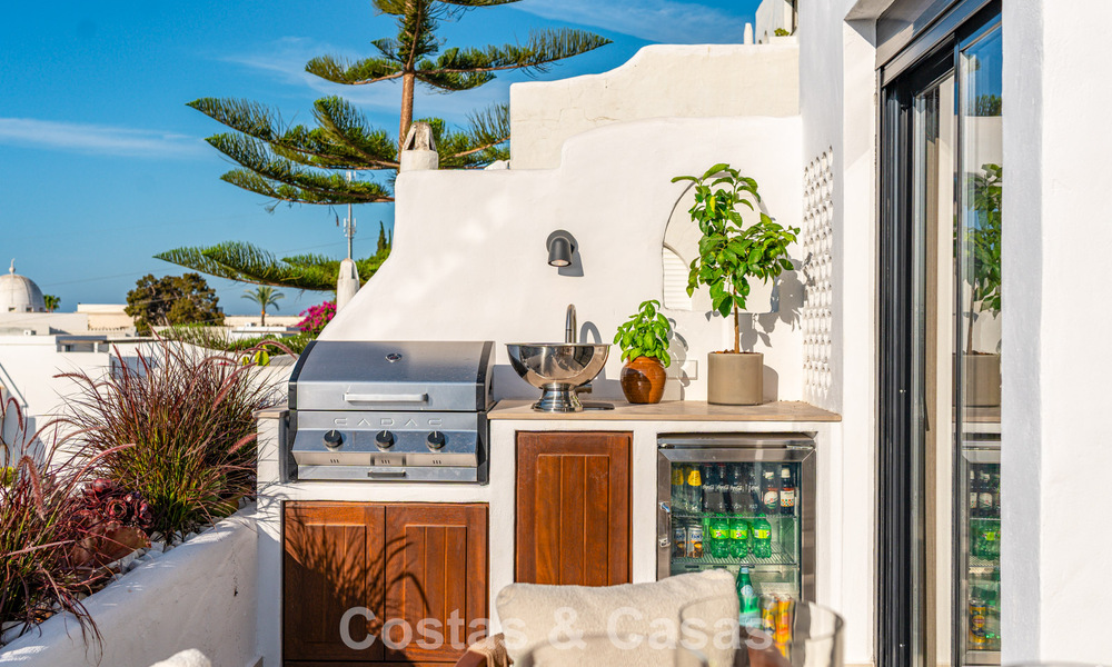Luxueux appartement rénové avec vue sur la mer à vendre dans une résidence sécurisée sur le Golden Mile de Marbella 802854