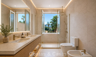 Villa jumelée avec un excellent potentiel à vendre, en première ligne de golf à Nueva Andalucía, Marbella 802866 