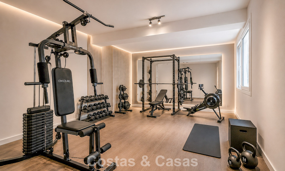 Villa jumelée avec un excellent potentiel à vendre, en première ligne de golf à Nueva Andalucía, Marbella 802874