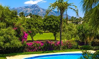 Villa jumelée avec un excellent potentiel à vendre, en première ligne de golf à Nueva Andalucía, Marbella 802875 