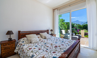 Villa jumelée avec un excellent potentiel à vendre, en première ligne de golf à Nueva Andalucía, Marbella 802884 