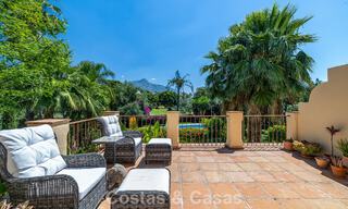 Villa jumelée avec un excellent potentiel à vendre, en première ligne de golf à Nueva Andalucía, Marbella 802886 
