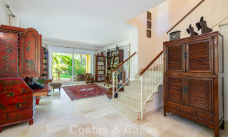 Villa jumelée avec un excellent potentiel à vendre, en première ligne de golf à Nueva Andalucía, Marbella 802899 