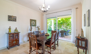 Villa jumelée avec un excellent potentiel à vendre, en première ligne de golf à Nueva Andalucía, Marbella 802901 