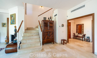 Villa jumelée avec un excellent potentiel à vendre, en première ligne de golf à Nueva Andalucía, Marbella 802902 