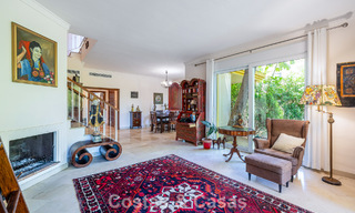 Villa jumelée avec un excellent potentiel à vendre, en première ligne de golf à Nueva Andalucía, Marbella 802903 