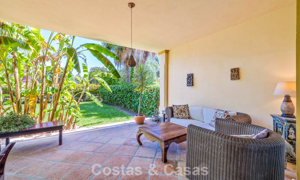Villa jumelée avec un excellent potentiel à vendre, en première ligne de golf à Nueva Andalucía, Marbella 802904