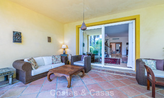 Villa jumelée avec un excellent potentiel à vendre, en première ligne de golf à Nueva Andalucía, Marbella 802905 