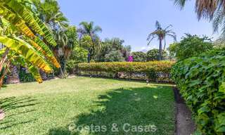 Villa jumelée avec un excellent potentiel à vendre, en première ligne de golf à Nueva Andalucía, Marbella 802906 
