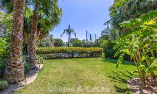 Villa jumelée avec un excellent potentiel à vendre, en première ligne de golf à Nueva Andalucía, Marbella 802908 
