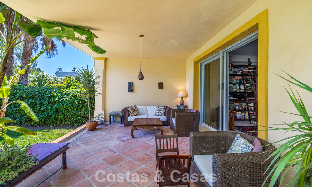 Villa jumelée avec un excellent potentiel à vendre, en première ligne de golf à Nueva Andalucía, Marbella 802913