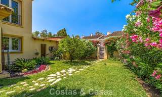 Villa jumelée avec un excellent potentiel à vendre, en première ligne de golf à Nueva Andalucía, Marbella 802914 