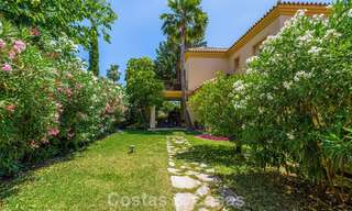 Villa jumelée avec un excellent potentiel à vendre, en première ligne de golf à Nueva Andalucía, Marbella 802916 