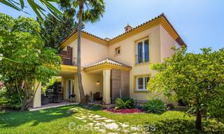 Villa jumelée avec un excellent potentiel à vendre, en première ligne de golf à Nueva Andalucía, Marbella 802917 