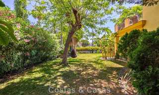 Villa jumelée avec un excellent potentiel à vendre, en première ligne de golf à Nueva Andalucía, Marbella 802919 