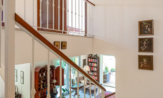 Villa jumelée avec un excellent potentiel à vendre, en première ligne de golf à Nueva Andalucía, Marbella 802920 