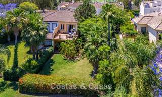 Villa jumelée avec un excellent potentiel à vendre, en première ligne de golf à Nueva Andalucía, Marbella 802937 