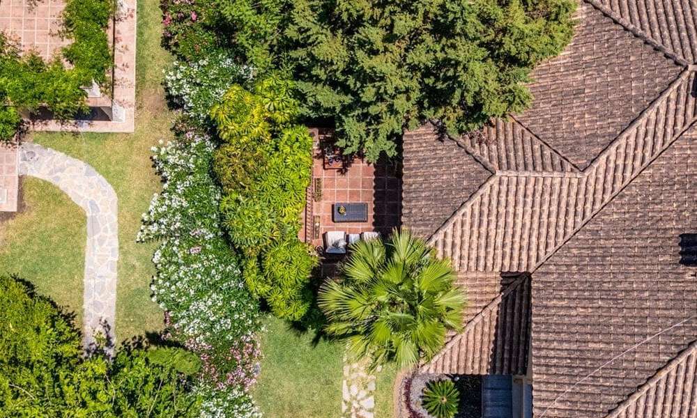 Villa jumelée avec un excellent potentiel à vendre, en première ligne de golf à Nueva Andalucía, Marbella 802938