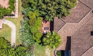 Villa jumelée avec un excellent potentiel à vendre, en première ligne de golf à Nueva Andalucía, Marbella 802938 