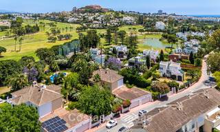 Villa jumelée avec un excellent potentiel à vendre, en première ligne de golf à Nueva Andalucía, Marbella 802939 