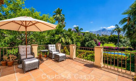 Villa jumelée avec un excellent potentiel à vendre, en première ligne de golf à Nueva Andalucía, Marbella 802943