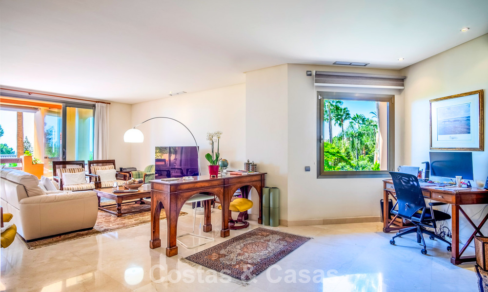 Spacieux et luxueux appartement avec vue sur la mer à vendre dans une résidence exclusive sur le Golden Mile de Marbella 802959