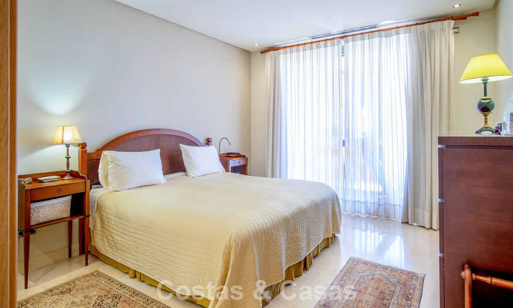 Spacieux et luxueux appartement avec vue sur la mer à vendre dans une résidence exclusive sur le Golden Mile de Marbella 802960