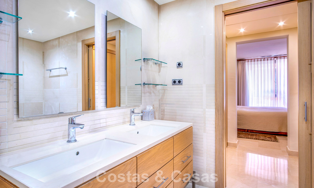 Spacieux et luxueux appartement avec vue sur la mer à vendre dans une résidence exclusive sur le Golden Mile de Marbella 802963