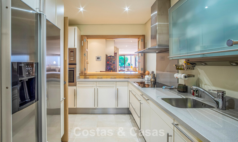 Spacieux et luxueux appartement avec vue sur la mer à vendre dans une résidence exclusive sur le Golden Mile de Marbella 802981
