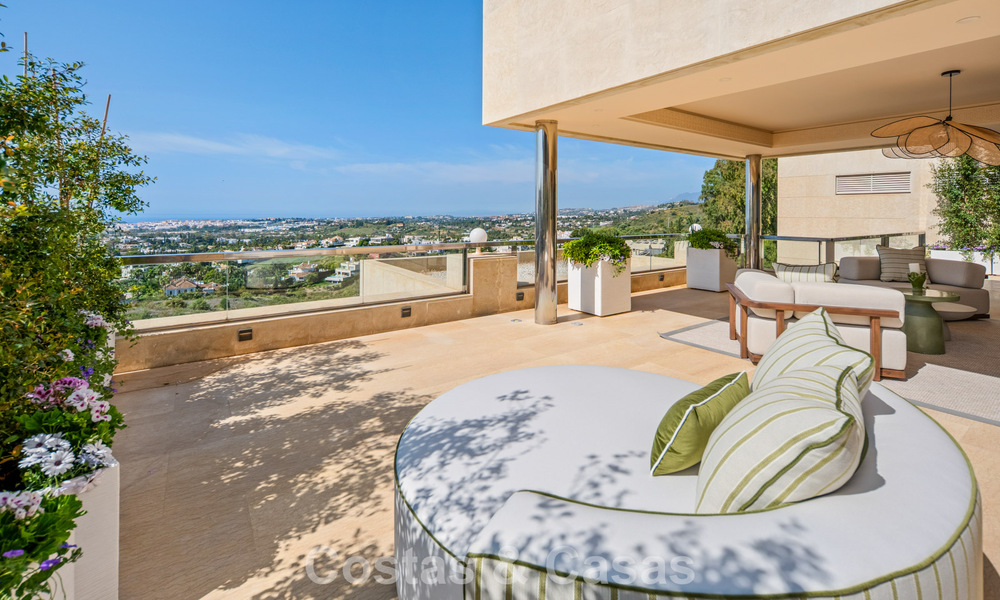 Penthouse duplex exclusif avec vue panoramique sur la mer à vendre à Nueva Andalucía, Marbella 803041