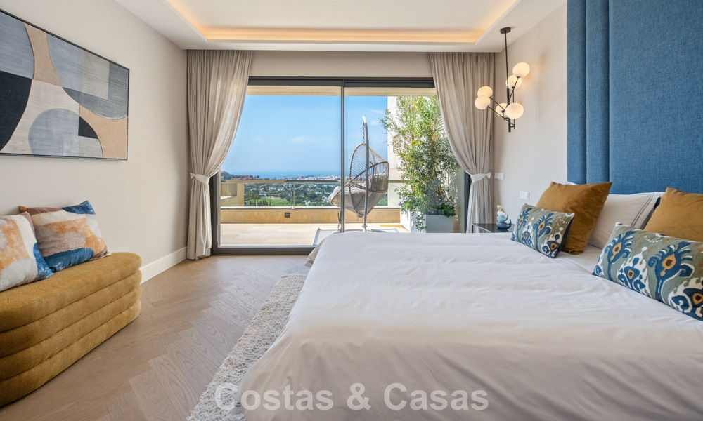 Penthouse duplex exclusif avec vue panoramique sur la mer à vendre à Nueva Andalucía, Marbella 803051
