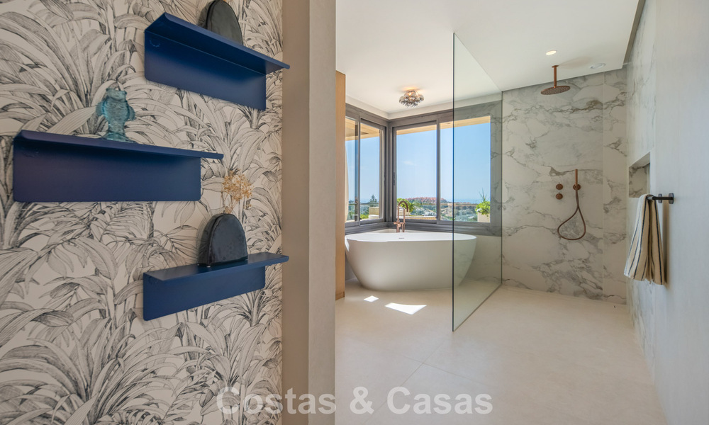 Penthouse duplex exclusif avec vue panoramique sur la mer à vendre à Nueva Andalucía, Marbella 803055