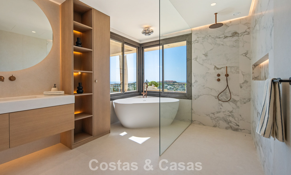 Penthouse duplex exclusif avec vue panoramique sur la mer à vendre à Nueva Andalucía, Marbella 803056