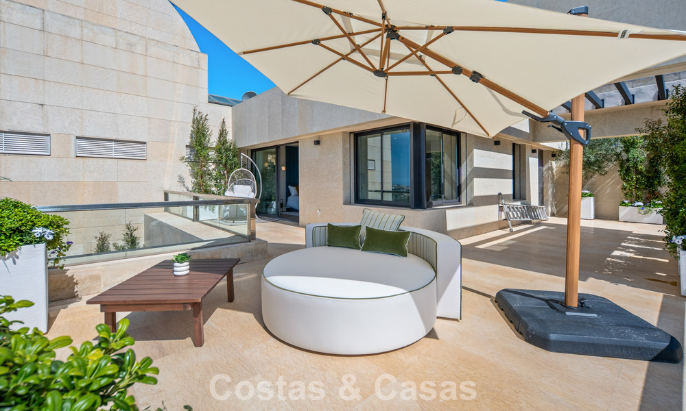 Penthouse duplex exclusif avec vue panoramique sur la mer à vendre à Nueva Andalucía, Marbella 803059