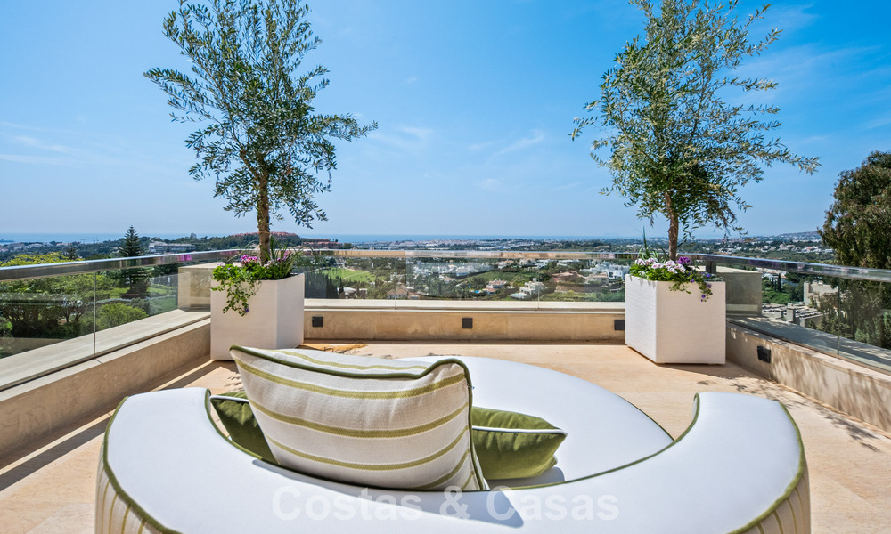 Penthouse duplex exclusif avec vue panoramique sur la mer à vendre à Nueva Andalucía, Marbella 803104