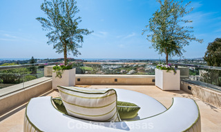 Penthouse duplex exclusif avec vue panoramique sur la mer à vendre à Nueva Andalucía, Marbella 803104 