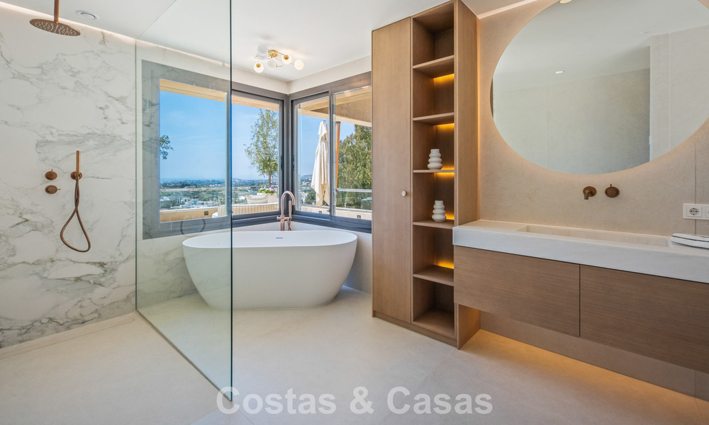 Penthouse duplex exclusif avec vue panoramique sur la mer à vendre à Nueva Andalucía, Marbella 803105