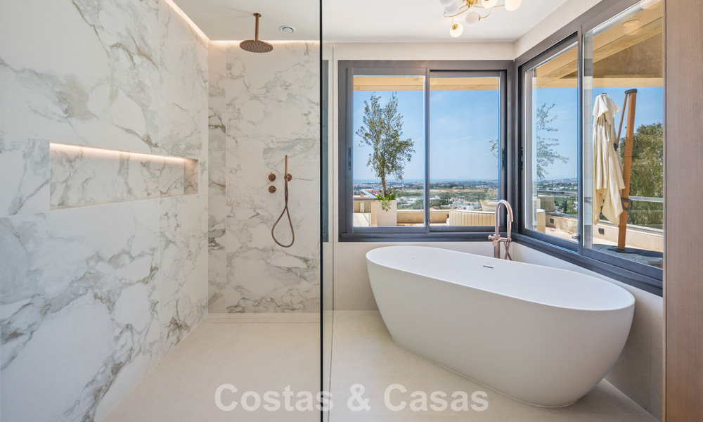 Penthouse duplex exclusif avec vue panoramique sur la mer à vendre à Nueva Andalucía, Marbella 803106