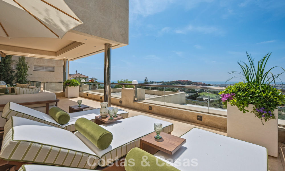Penthouse duplex exclusif avec vue panoramique sur la mer à vendre à Nueva Andalucía, Marbella 803117