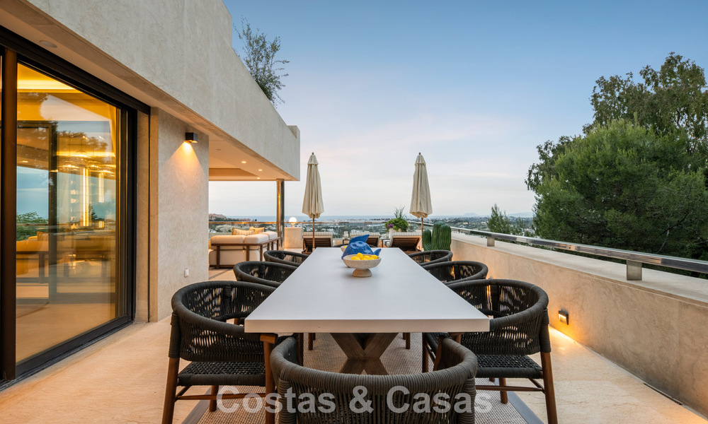 Penthouse duplex exclusif avec vue panoramique sur la mer à vendre à Nueva Andalucía, Marbella 803125