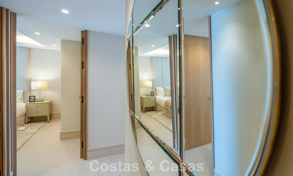 Appartement de luxe à vendre avec vue directe sur le port, en première ligne à Puerto Banús, Marbella 803159