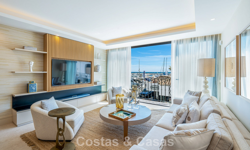 Appartement de luxe à vendre avec vue directe sur le port, en première ligne à Puerto Banús, Marbella 803162