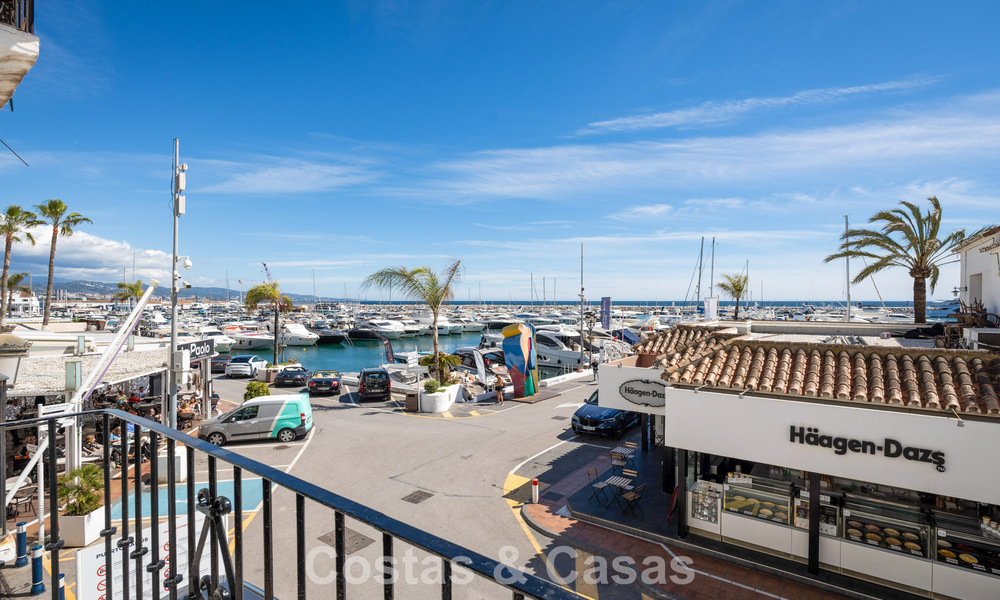 Appartement de luxe à vendre avec vue directe sur le port, en première ligne à Puerto Banús, Marbella 803164