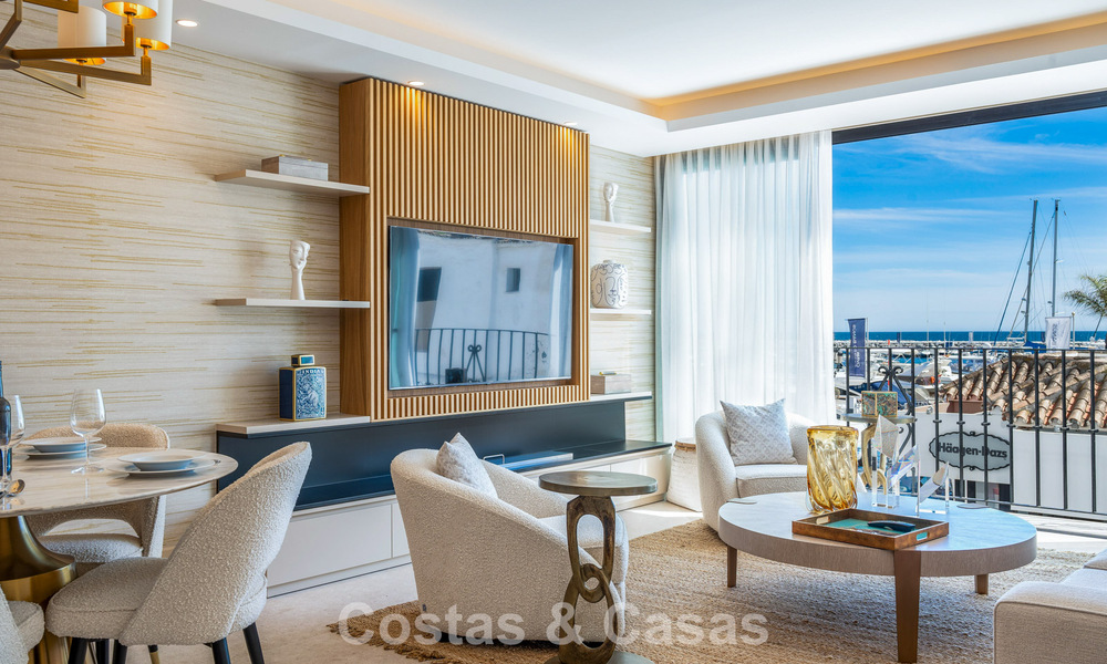 Appartement de luxe à vendre avec vue directe sur le port, en première ligne à Puerto Banús, Marbella 803167