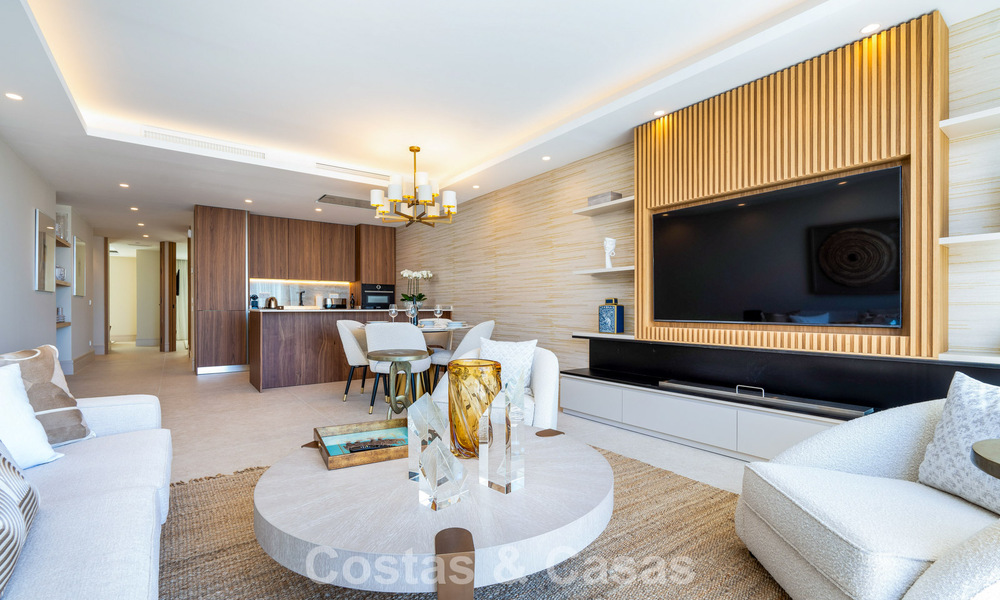Appartement de luxe à vendre avec vue directe sur le port, en première ligne à Puerto Banús, Marbella 803168