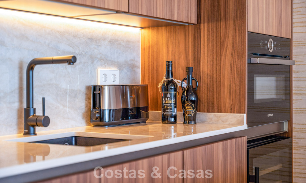 Appartement de luxe à vendre avec vue directe sur le port, en première ligne à Puerto Banús, Marbella 803171