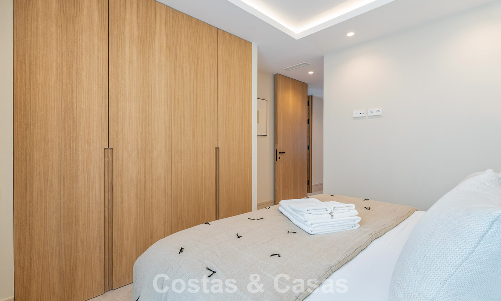 Appartement de luxe à vendre avec vue directe sur le port, en première ligne à Puerto Banús, Marbella 803194