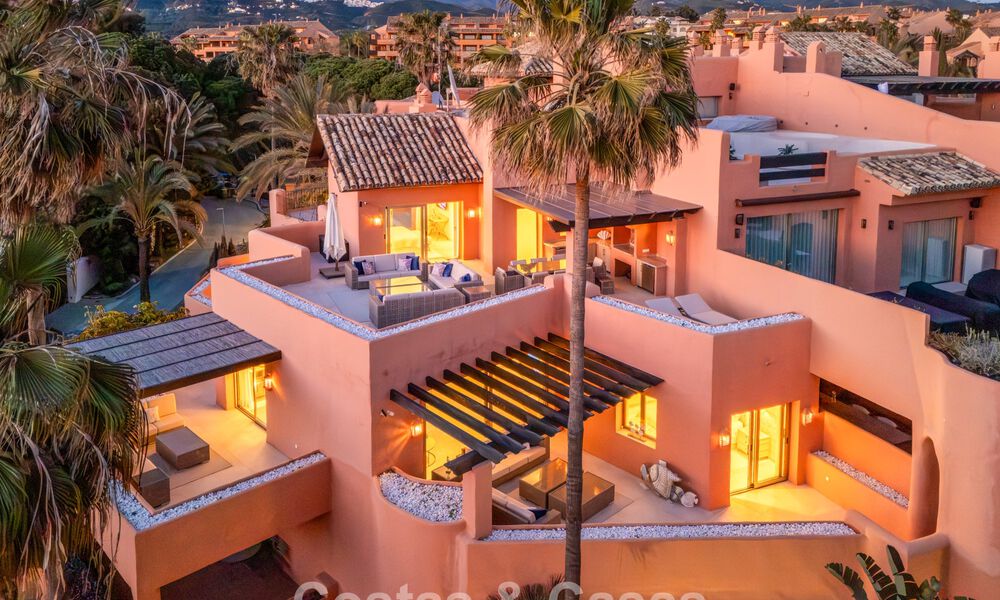 Superbe penthouse duplex à vendre dans une résidence en bord de mer à Los Monteros, Marbella Est 803197